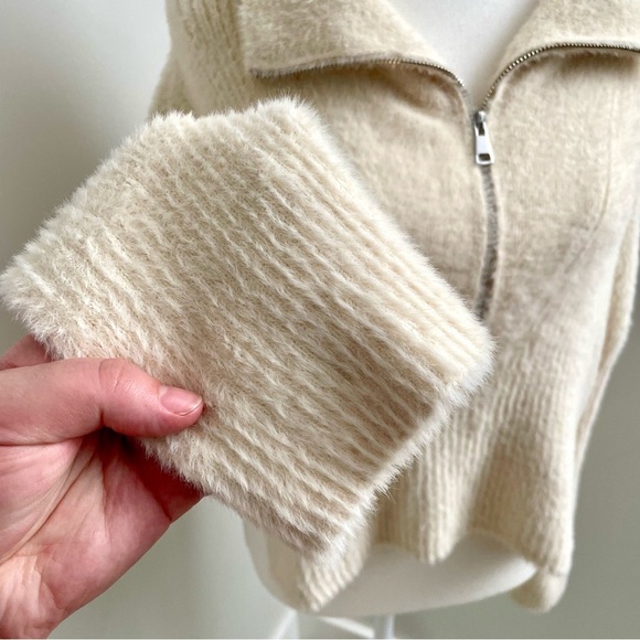 Abercrombie and Fitch Quarter Zip Funnel Neck Eyelash Fuzzy Sweater Cream Size S - Picture 3 of 8